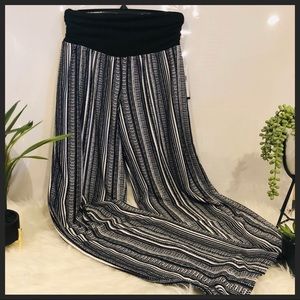 🎉Host Pick🎉Stylish Black and White Stripe Pants